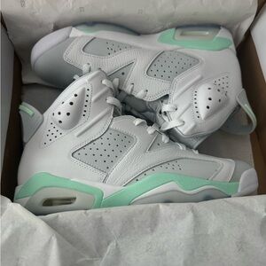 WMNS AIR JORDAN 6 RETRO